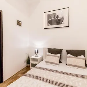Real Klauzál Ii Budapest