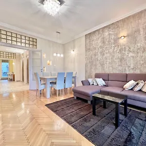 Exclusive Colourful Flat In The Budapest